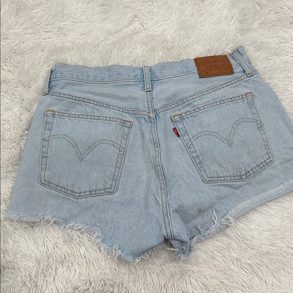 🛍️ Levi 501 Shorts - Picture 2 of 4